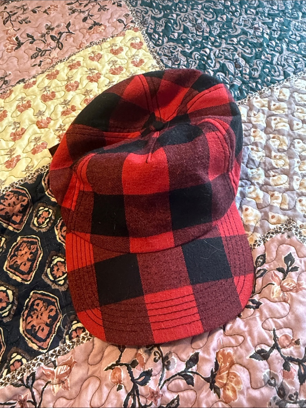 GAP Buffalo Check Red Black Plaid Newsboy Cabbie Hat One Size
